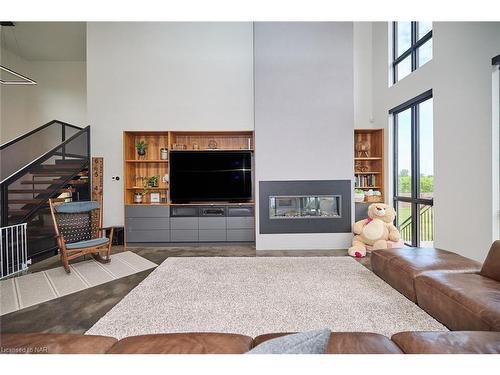 1508 Gregory Road, St. Catharines, ON - Indoor Photo Showing Living Room With Fireplace