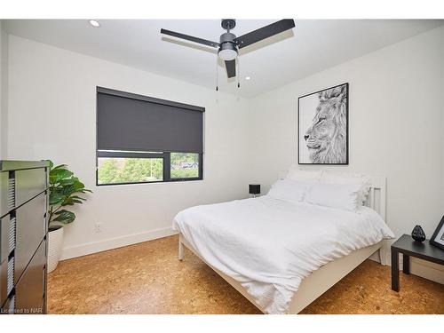 1508 Gregory Road, St. Catharines, ON - Indoor Photo Showing Bedroom