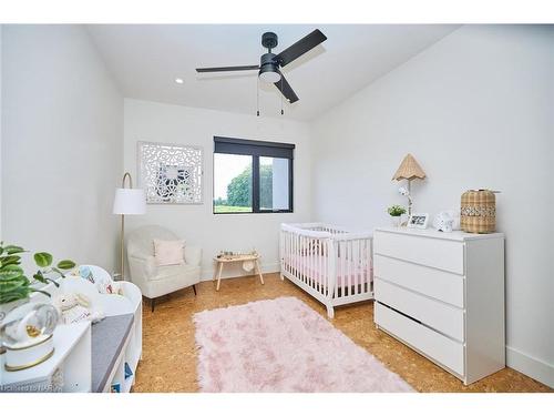 1508 Gregory Road, St. Catharines, ON - Indoor Photo Showing Bedroom