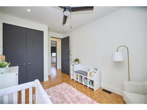 1508 Gregory Road, St. Catharines, ON - Indoor Photo Showing Bedroom