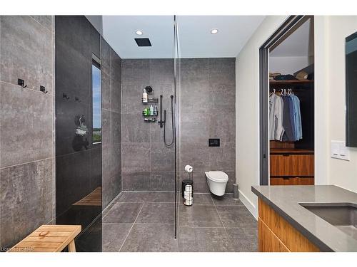 1508 Gregory Road, St. Catharines, ON - Indoor Photo Showing Bathroom