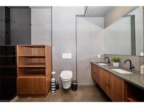 1508 Gregory Road, St. Catharines, ON - Indoor Photo Showing Bathroom