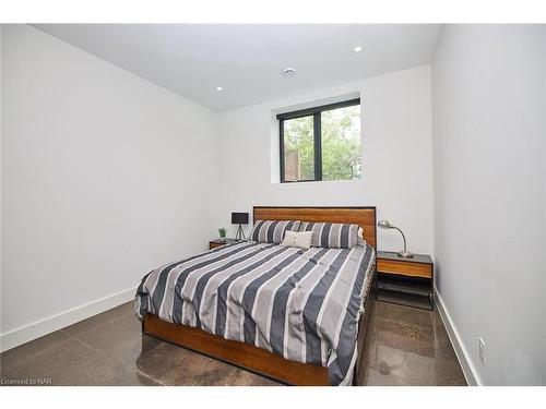 1508 Gregory Road, St. Catharines, ON - Indoor Photo Showing Bedroom