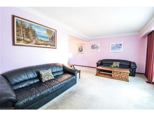 24 Shade Tree Crescent, St. Catharines, ON - Indoor Photo Showing Living Room