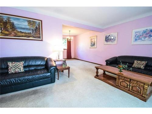 24 Shade Tree Crescent, St. Catharines, ON - Indoor Photo Showing Living Room