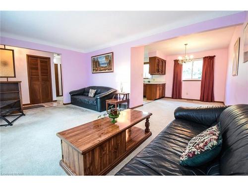 24 Shade Tree Crescent, St. Catharines, ON - Indoor Photo Showing Living Room