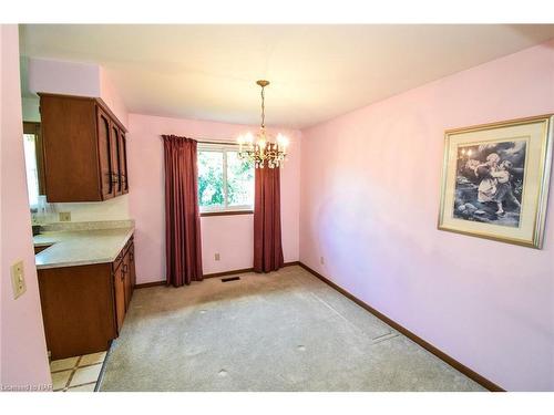 24 Shade Tree Crescent, St. Catharines, ON - Indoor Photo Showing Other Room