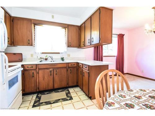 24 Shade Tree Crescent, St. Catharines, ON - Indoor Photo Showing Kitchen With Double Sink