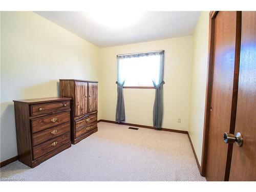 24 Shade Tree Crescent, St. Catharines, ON - Indoor Photo Showing Other Room