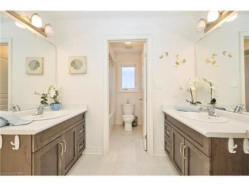 13 Winterberry Blvd Boulevard, Thorold, ON - Indoor Photo Showing Bathroom