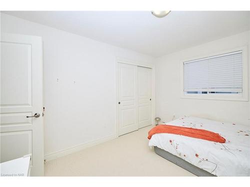 13 Winterberry Blvd Boulevard, Thorold, ON - Indoor Photo Showing Bedroom