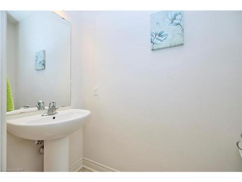 13 Winterberry Blvd Boulevard, Thorold, ON - Indoor Photo Showing Bathroom