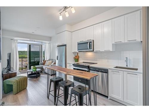 1412-385 Winston Road, Grimsby, ON - Indoor Photo Showing Kitchen With Stainless Steel Kitchen With Upgraded Kitchen