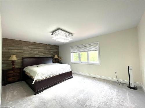7729 Hackberry Trail, Niagara Falls, ON - Indoor Photo Showing Bedroom
