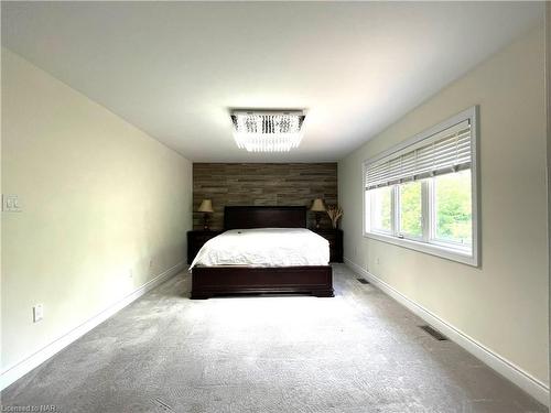 7729 Hackberry Trail, Niagara Falls, ON - Indoor Photo Showing Bedroom