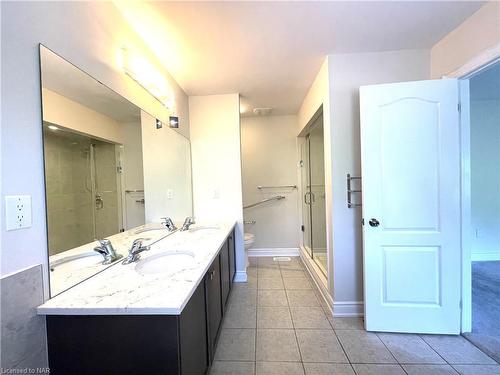 7729 Hackberry Trail, Niagara Falls, ON - Indoor Photo Showing Bathroom