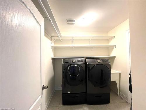 7729 Hackberry Trail, Niagara Falls, ON - Indoor Photo Showing Laundry Room