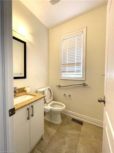 7729 Hackberry Trail, Niagara Falls, ON - Indoor Photo Showing Bathroom