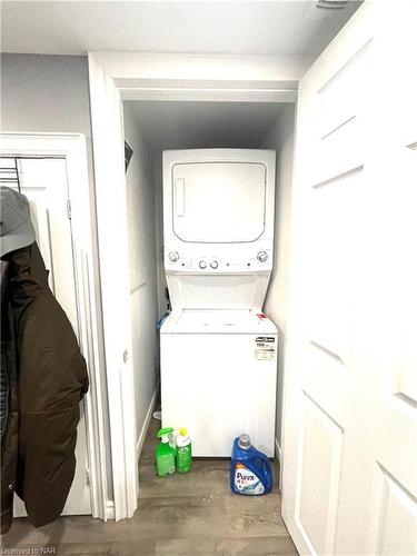 7729 Hackberry Trail, Niagara Falls, ON - Indoor Photo Showing Laundry Room
