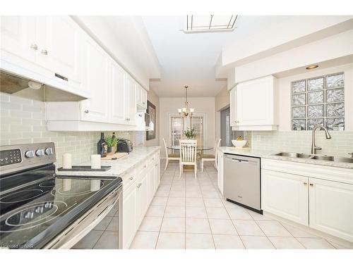 39 Westland Street, St. Catharines, ON - Indoor Photo Showing Kitchen With Double Sink