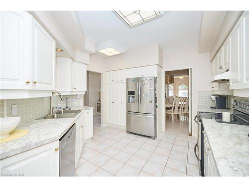 39 Westland Street, St. Catharines, ON - Indoor Photo Showing Kitchen With Double Sink