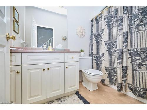 39 Westland Street, St. Catharines, ON - Indoor Photo Showing Bathroom