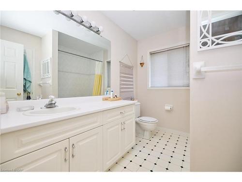 39 Westland Street, St. Catharines, ON - Indoor Photo Showing Bathroom