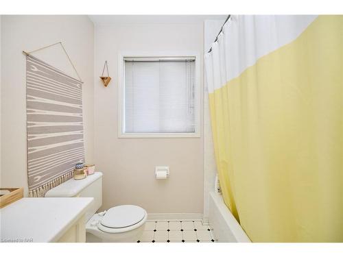 39 Westland Street, St. Catharines, ON - Indoor Photo Showing Bathroom