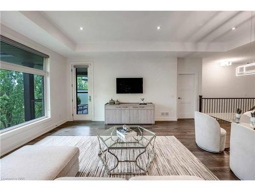 5-7276 Optimist Lane Lane, Niagara Falls, ON - Indoor Photo Showing Living Room