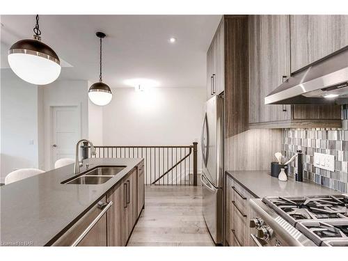 5-7276 Optimist Lane Lane, Niagara Falls, ON - Indoor Photo Showing Kitchen With Double Sink With Upgraded Kitchen