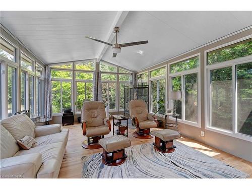 26 Kingsway Street, Welland, ON - Indoor Photo Showing Living Room