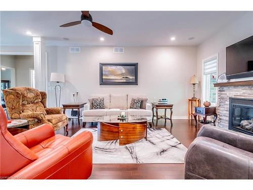 77 Michael Drive, Welland, ON - Indoor Photo Showing Living Room With Fireplace