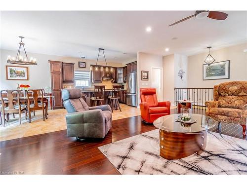 77 Michael Drive, Welland, ON - Indoor Photo Showing Living Room