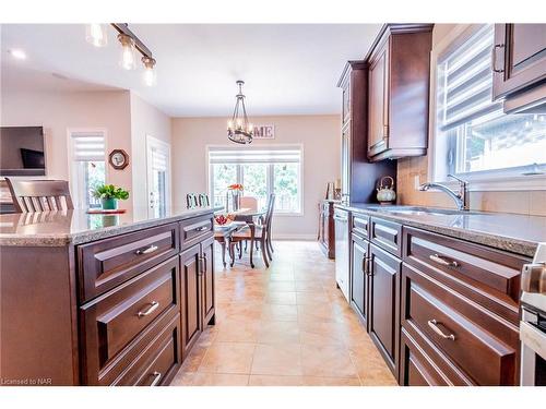 77 Michael Drive, Welland, ON - Indoor Photo Showing Kitchen