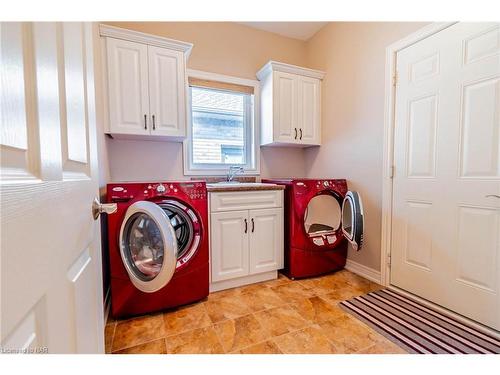 77 Michael Drive, Welland, ON - Indoor Photo Showing Laundry Room