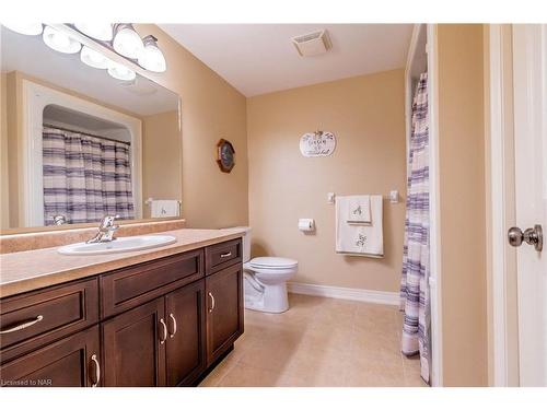 77 Michael Drive, Welland, ON - Indoor Photo Showing Bathroom