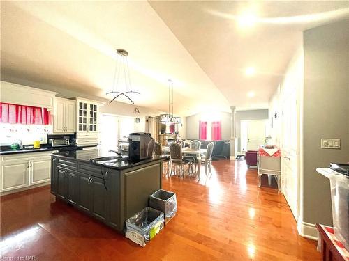 4956 Dorchester Road, Niagara Falls, ON - Indoor Photo Showing Kitchen