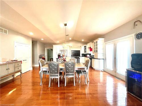 4956 Dorchester Road, Niagara Falls, ON - Indoor Photo Showing Dining Room