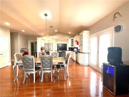 4956 Dorchester Road, Niagara Falls, ON - Indoor Photo Showing Dining Room