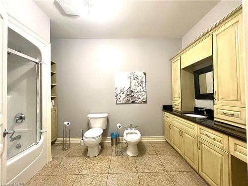 4956 Dorchester Road, Niagara Falls, ON - Indoor Photo Showing Bathroom