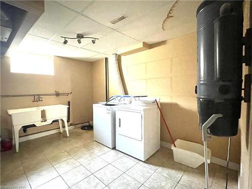 4956 Dorchester Road, Niagara Falls, ON - Indoor Photo Showing Laundry Room