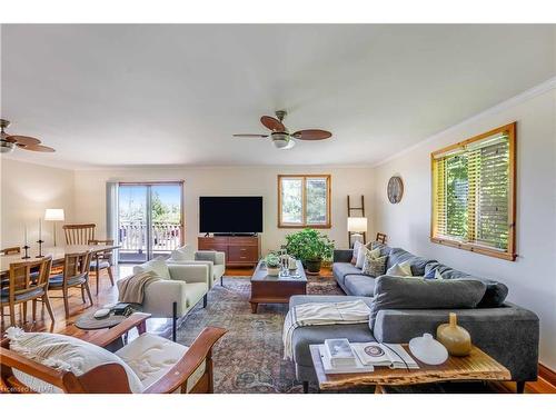 29 Dundas Crescent, St. Catharines, ON - Indoor Photo Showing Living Room