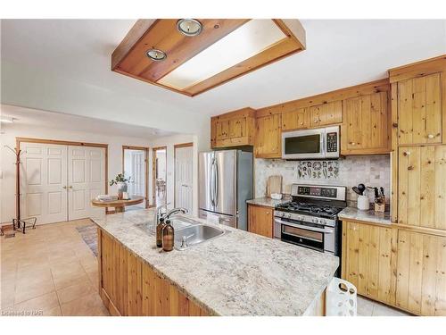 29 Dundas Crescent, St. Catharines, ON - Indoor Photo Showing Kitchen