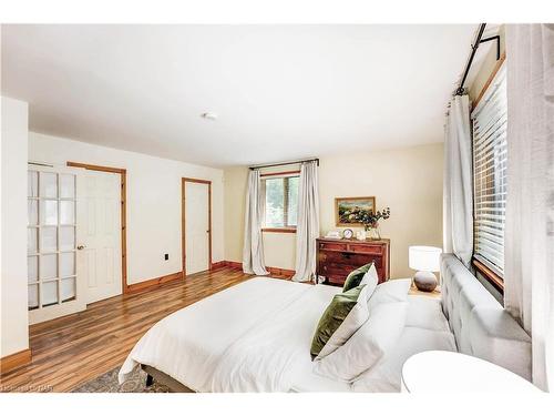 29 Dundas Crescent, St. Catharines, ON - Indoor Photo Showing Bedroom