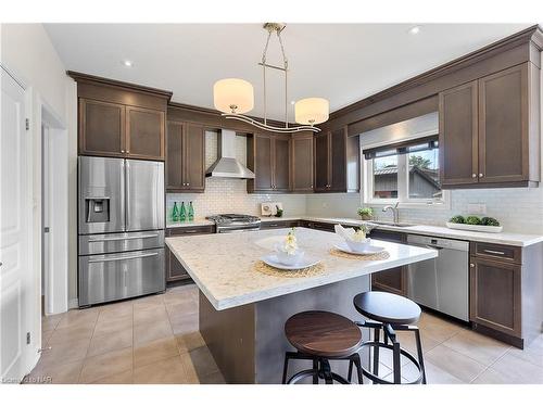 689 Brian Street, Fort Erie, ON - Indoor Photo Showing Kitchen With Upgraded Kitchen