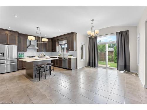 689 Brian Street, Fort Erie, ON - Indoor Photo Showing Kitchen With Upgraded Kitchen