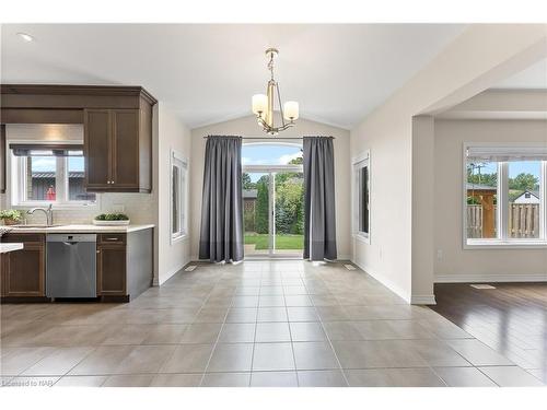 689 Brian Street, Fort Erie, ON - Indoor Photo Showing Kitchen