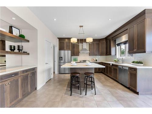 689 Brian Street, Fort Erie, ON - Indoor Photo Showing Kitchen With Upgraded Kitchen