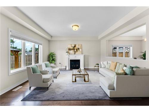 689 Brian Street, Fort Erie, ON - Indoor Photo Showing Living Room With Fireplace