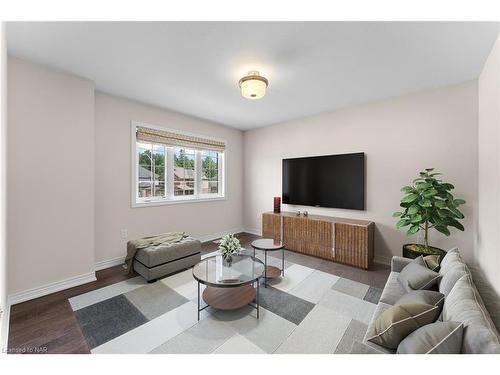 689 Brian Street, Fort Erie, ON - Indoor Photo Showing Living Room